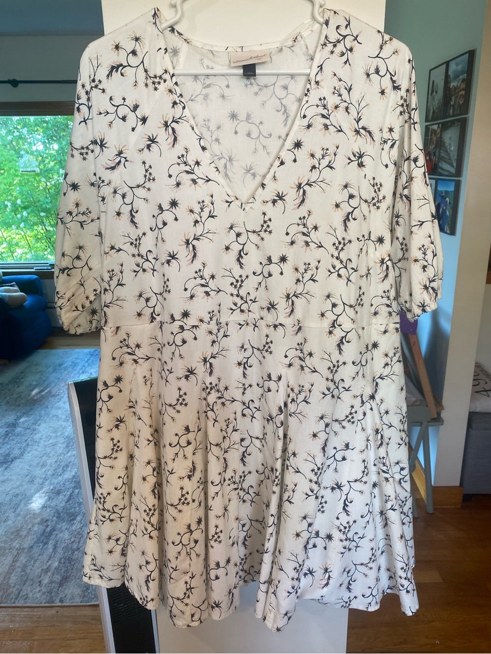 Universal Thread White V-Neck Midi Dress with Black Floral Print